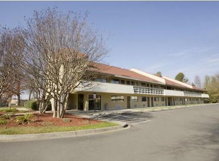 Royal Inn Charlotte Exterior photo
